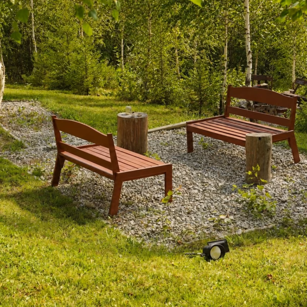 Bănci și zonă de relaxare în pădure la La Odăi