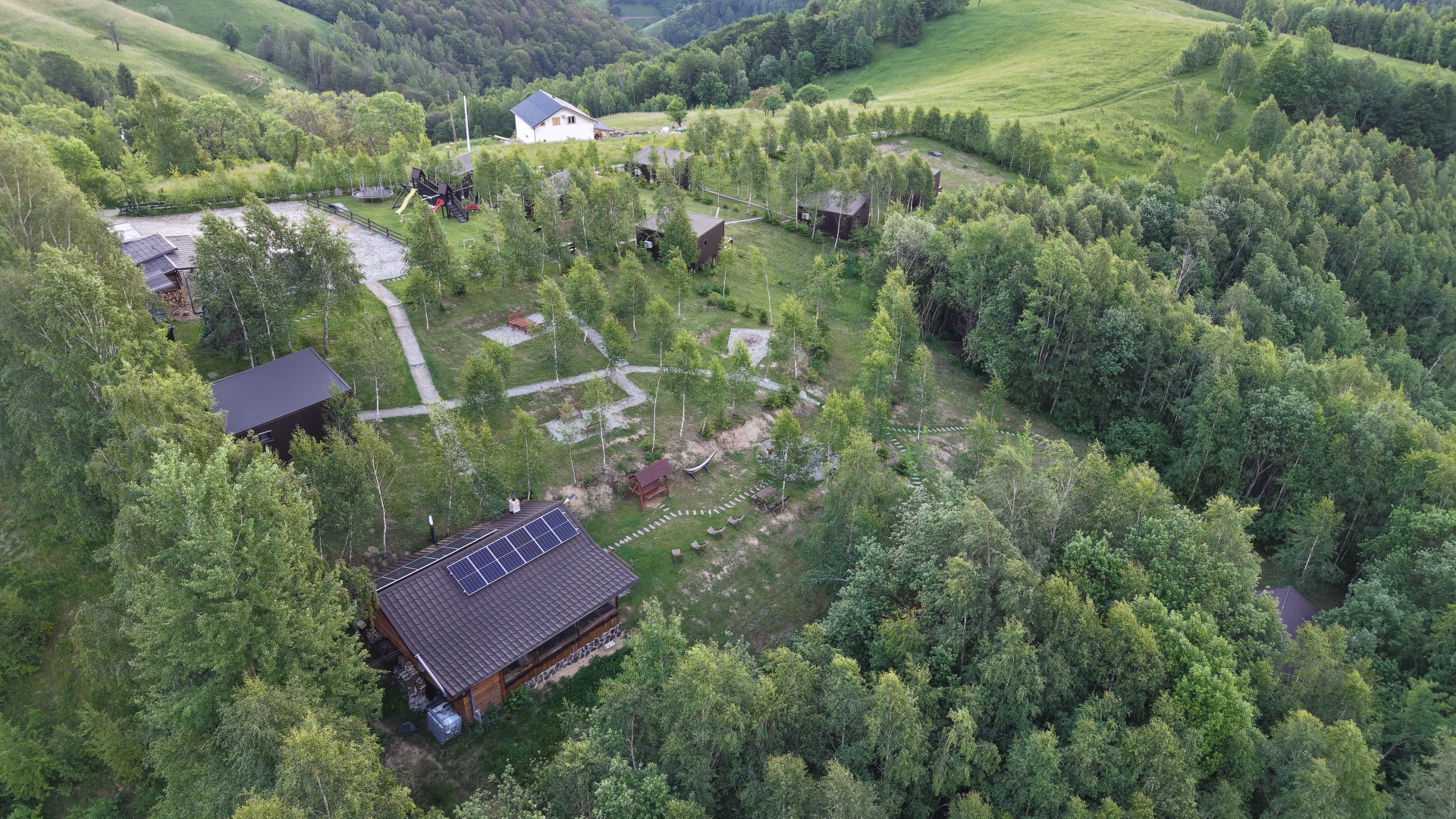 Un loc simplu, cu grijă față de oameni și natură.